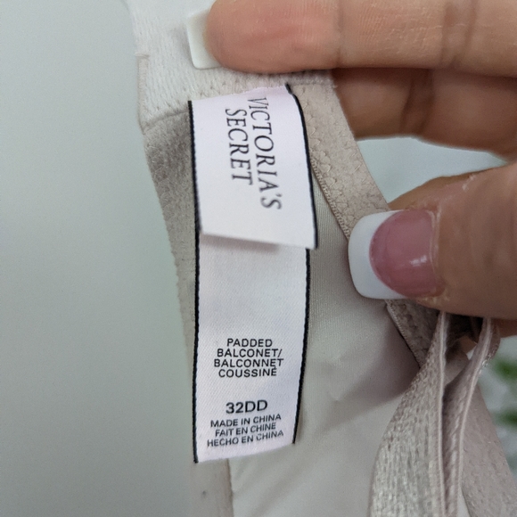 Victoria Secret Bra - Picture 5 of 7